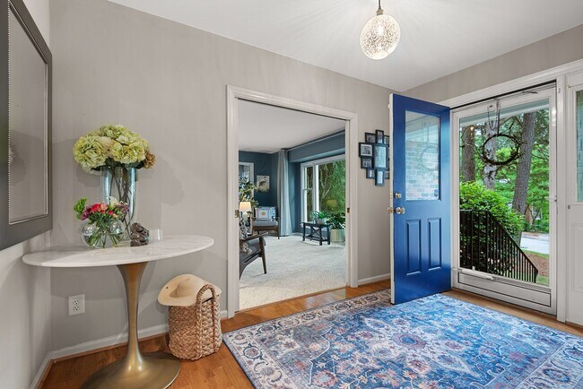 Building Photo - Welcome to your dream home at 714 Emory Dr.