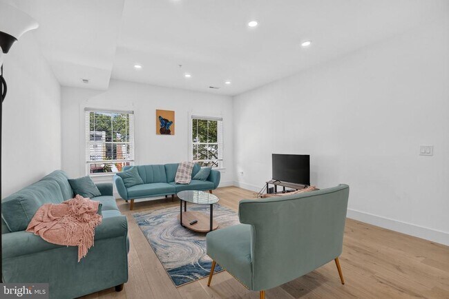 Foto del edificio - 927 Kennedy St NW