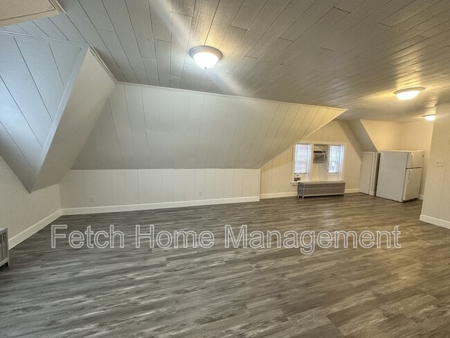 Building Photo - 825 Church St