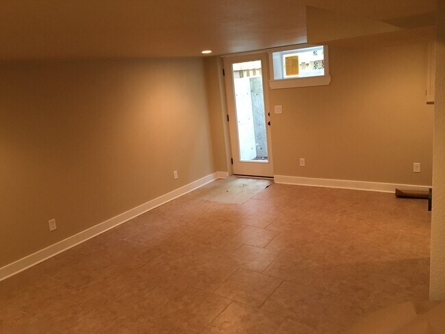 Building Photo - 9540 N Seneca Street  #B ~ Charming Baseme...