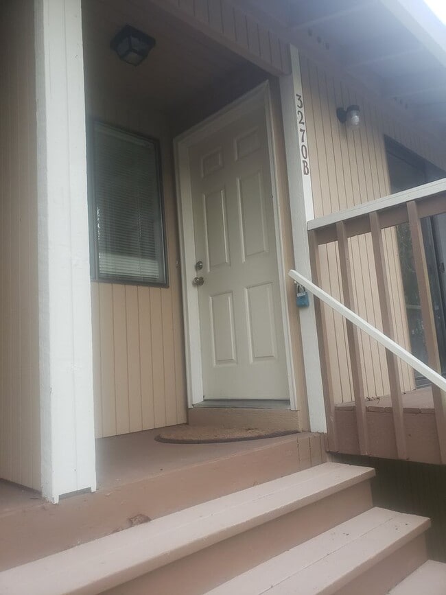 Building Photo - CENTRAL PORT ORCHARD - 2 BEDROOM DUPLEX WI...