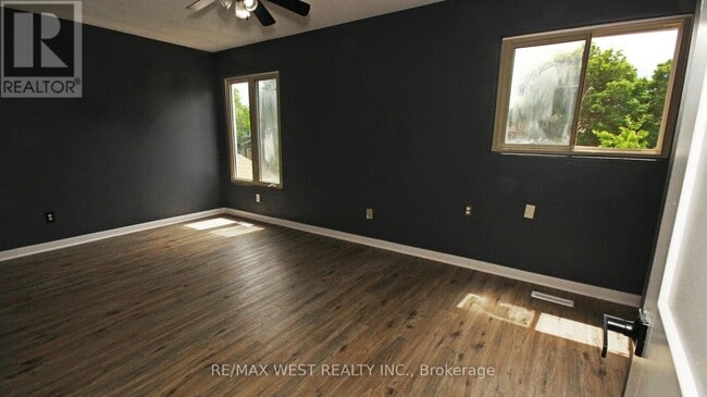 Building Photo - 148 Fanshawe Dr