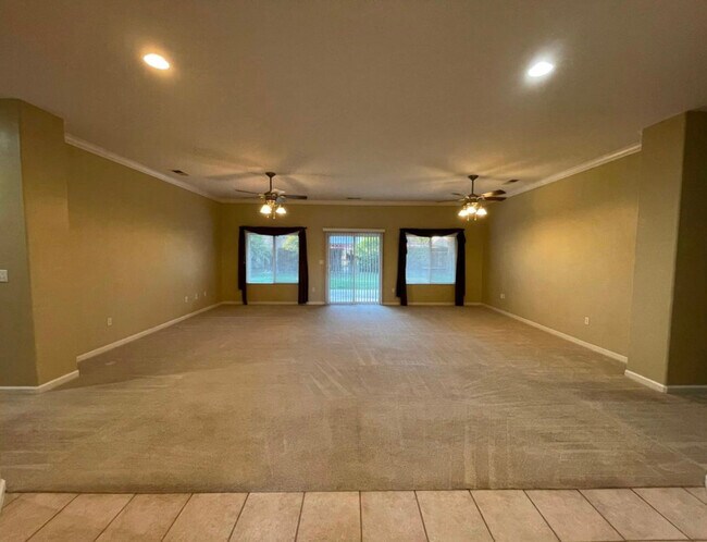 Building Photo - 10914 Golden Valley Dr