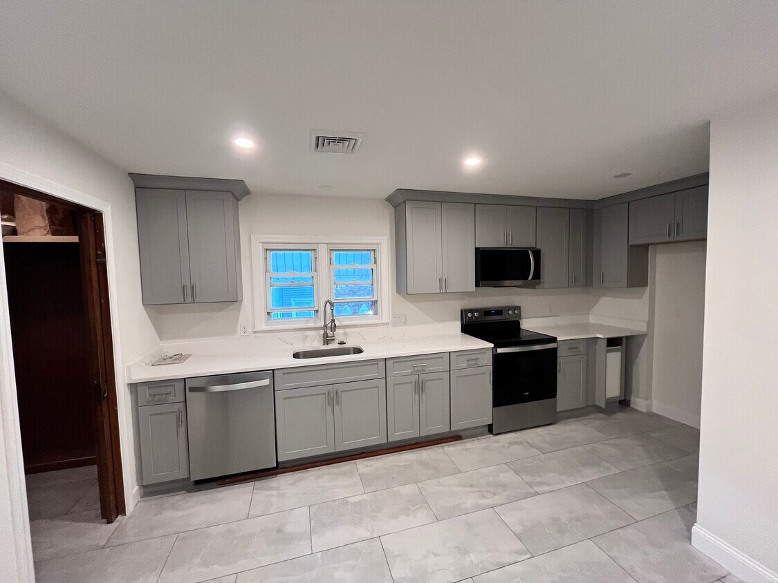 Kitchen 1 - 75 Bow St
