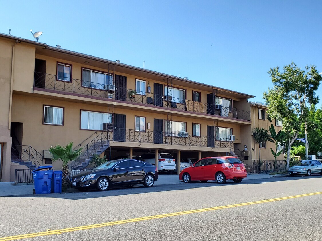 Primary Photo - 1155 N Gardner St
