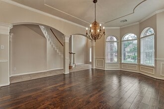 Building Photo - 6615 Haughton Dr