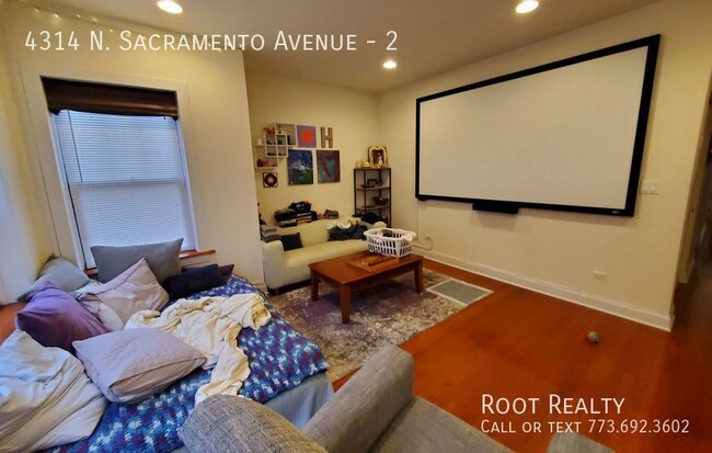 Building Photo - Horner Park – Updated Top Floor 2-Bedroom ...