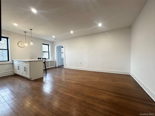 Foto del edificio - 4810 Boston Post Rd