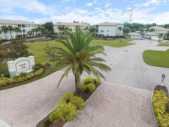 Foto del edificio - 700 Gardens Edge Dr