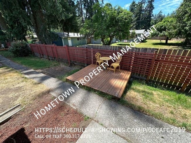 Building Photo - Pacific Terrace Cozy 1 Bedroom Duplex Appl...