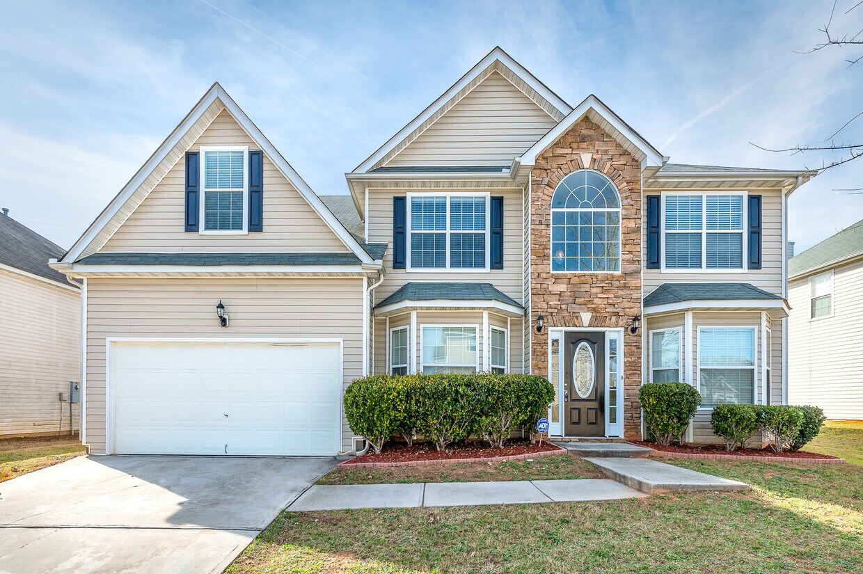 Foto principal - Great Opportunity: 5 Beds/ 3 Full Baths!!