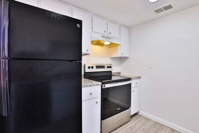 Building Photo - AZ21-033