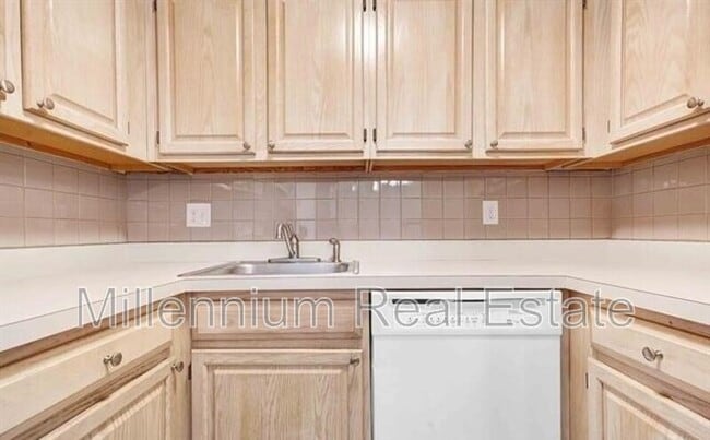 Building Photo - 50406 Bay Run S