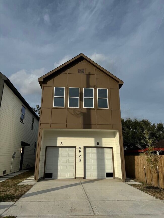 Photo - 4923 Pederson St Townhome