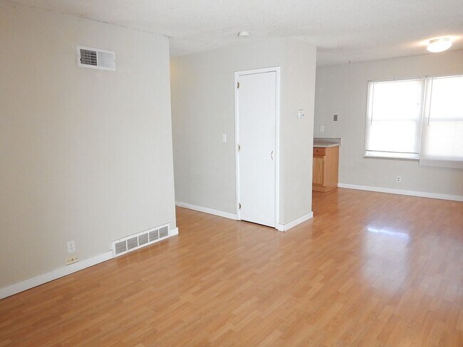 Foto del edificio - 3 Bed, 1 Bath House Near Heart of Prinevil...