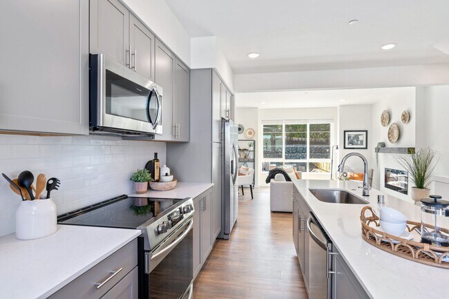 Foto del edificio - Modern 2-Bedroom Townhome in Kenmore Balbi...