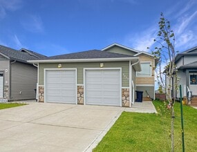 Building Photo - 9519A-95113 113 Ave