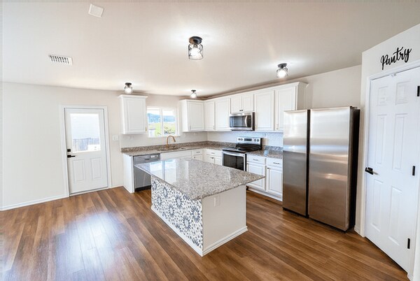 Foto del edificio - 6135 Willow Point Blvd