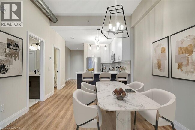 Photo du bâtiment - 15 Main St