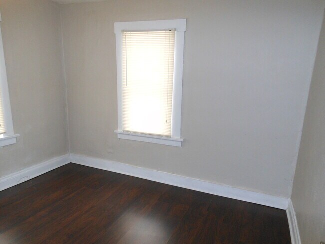 Foto del edificio - Adorable Home with Tons of Upgrades! Corne...