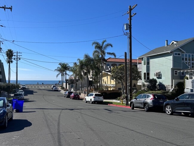 Building Photo - Furnished 2 bedroom in Carlsbad Village, O...