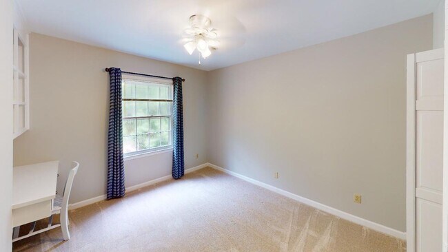 Foto del edificio - 6619 Bunker Hill Cir