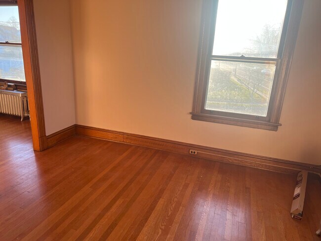 Building Photo - 1145 Boulevard
