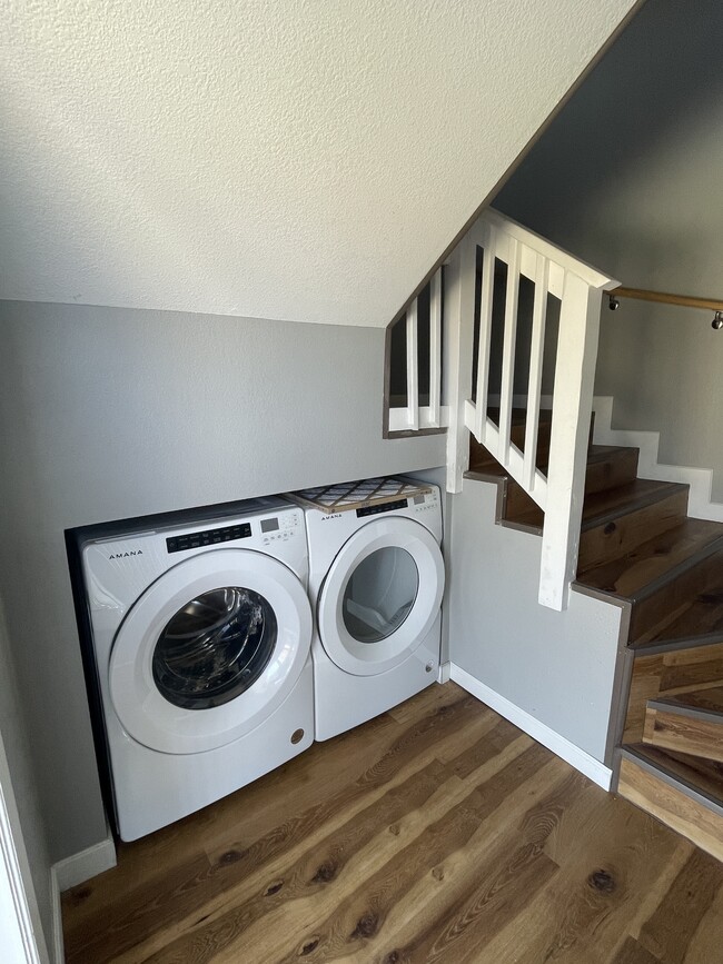 Building Photo - 105 W Summit St