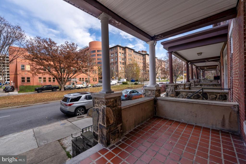 Foto principal - 101 E 33rd St