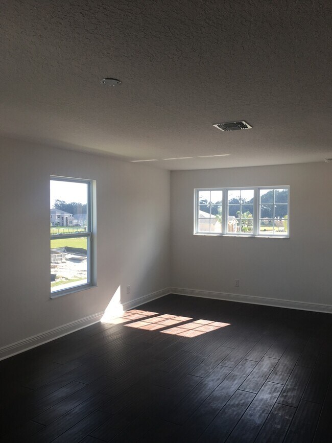 Foto del edificio - 5 BED Home in  Black Lake Preserve!!! WINT...