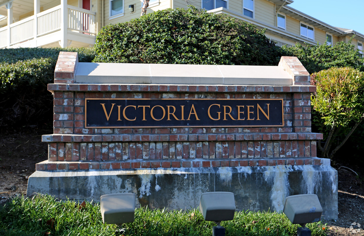 Primary Photo - Victoria Green