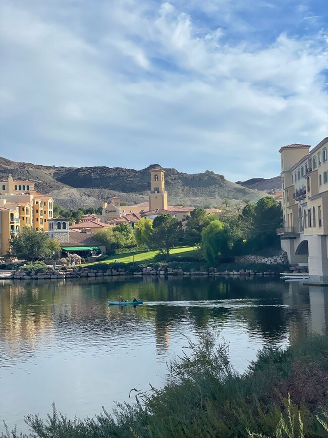 Foto del edificio - Lake Las Vegas Condo with STUNNING VIEWS!