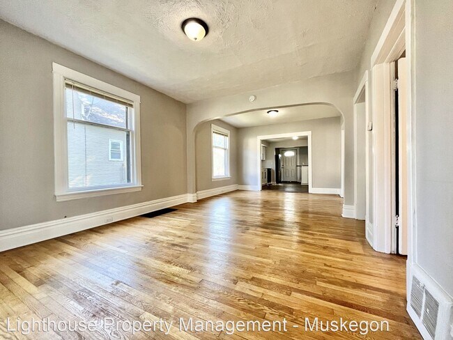 Building Photo - 5 br, 2 bath House - 1522 Clinton St - 1