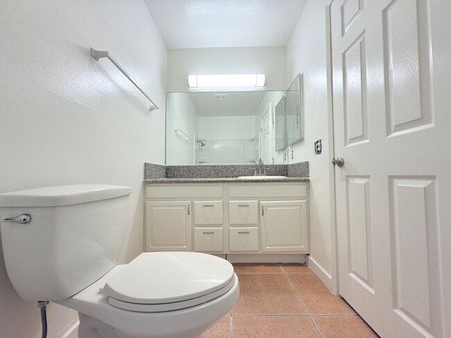 Building Photo - Spacious 3Bd/ 2Br in Canoga Park!