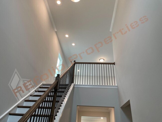 Building Photo - Spacious 4 Bedroom, 3 Bathroom Home w/ 2-C...
