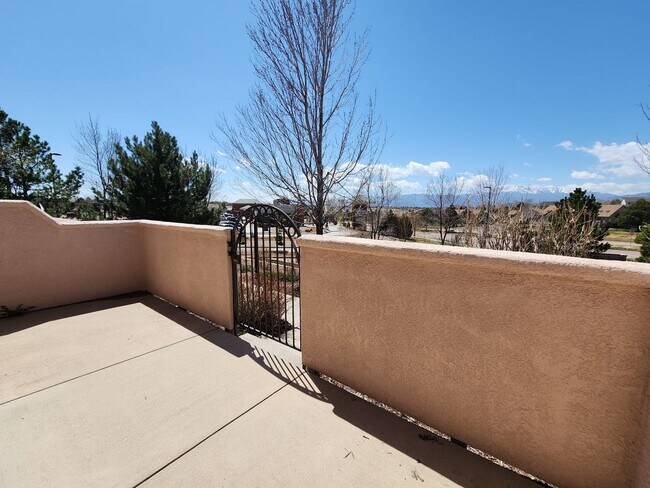 Foto del edificio - Quiet, adorable 2 Bed 3 Bath Townhome in 80923!