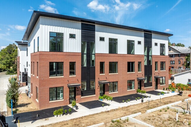 Building Photo - Waterbury Commons