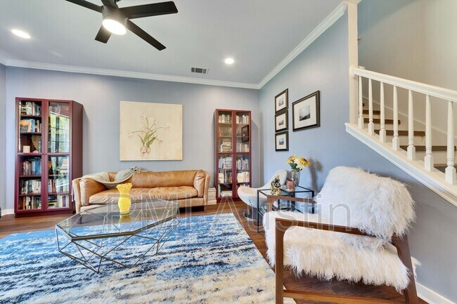 Building Photo - 10655 Floral Park Dr