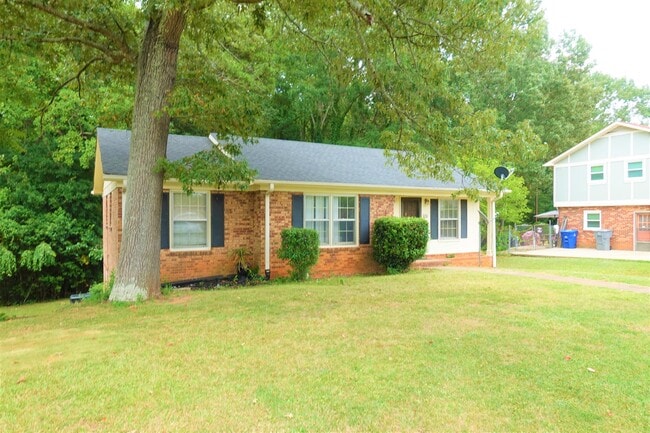 Building Photo - 325 Willow Oaks Dr