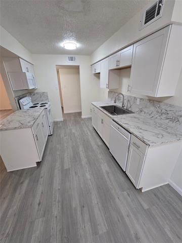 Foto del edificio - 1402 Frio Ln