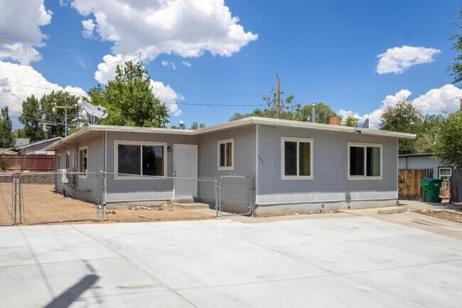 Building Photo - 335 Raffetto Dr