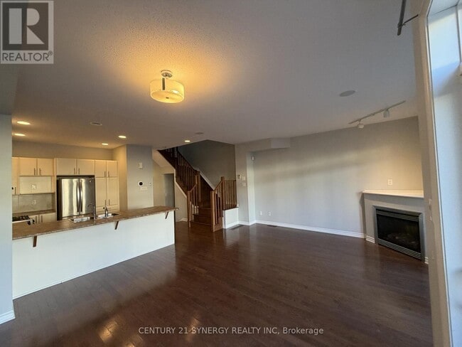 Building Photo - 744 Bowercrest Crescent