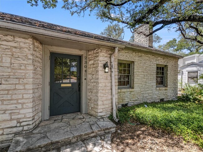 Building Photo - 2304 Longview St