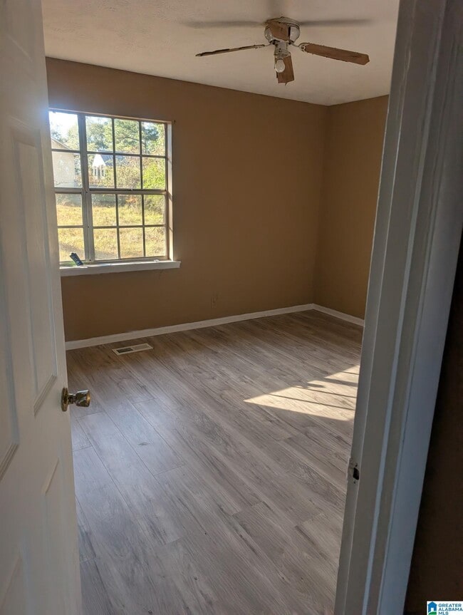 Foto del edificio - 11 Hammonds Dr