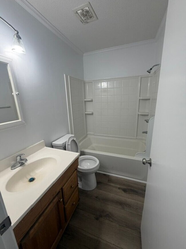 Foto del edificio - 2146 Crescent Dr