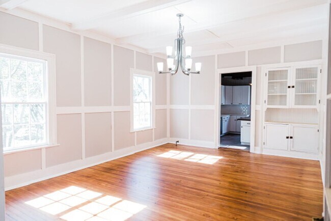 Building Photo - 129 N 4th St - 4bd and 2ba COMING SOON!!!