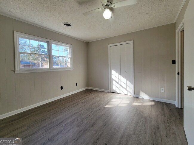 Foto del edificio - 354 Emily Cir