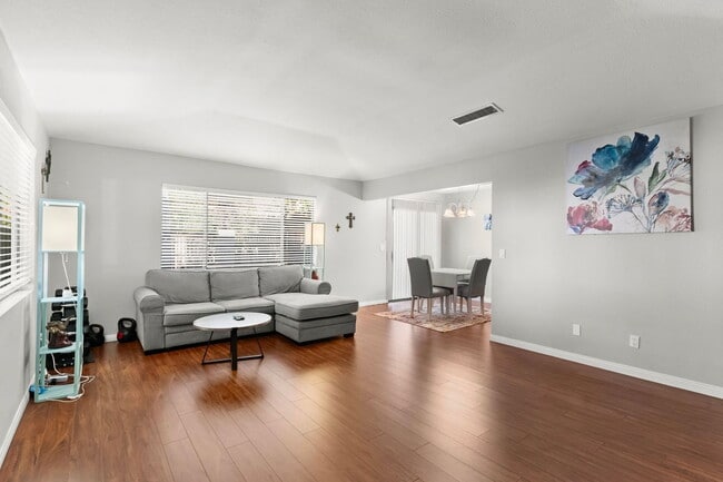 Foto del edificio - 735 Apple Tree Ct