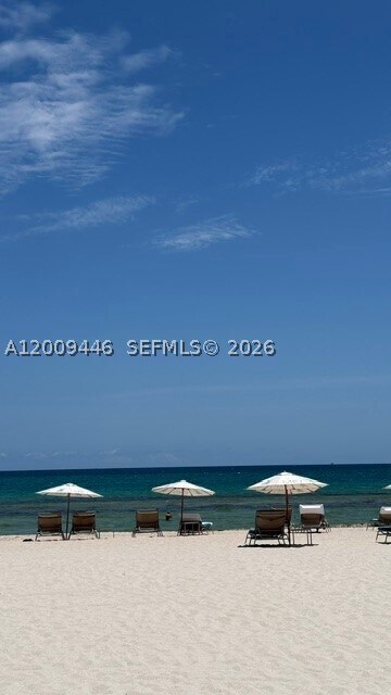 Foto del edificio - 5875 Collins Ave