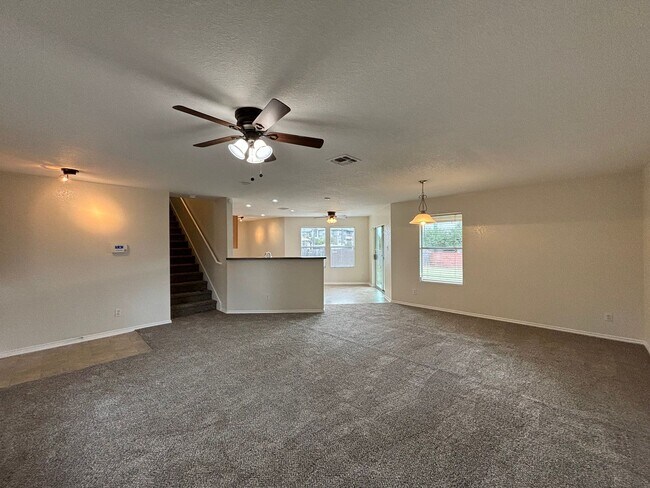 Building Photo - Great location 151 and Ingram!
